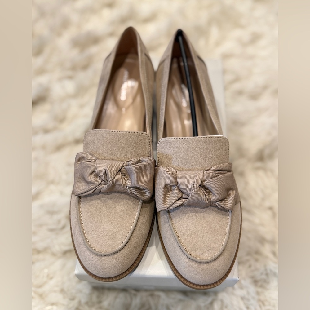 Bandolino Beige Bow Loafers